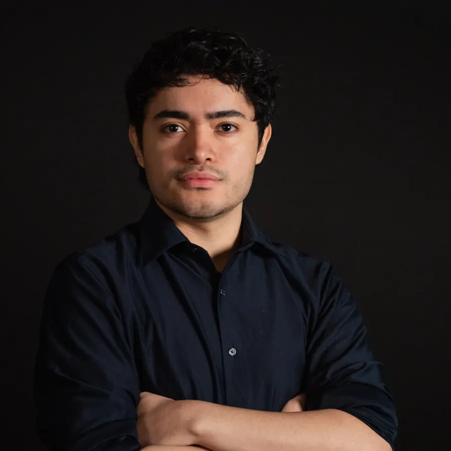 Headshot of Daniel Briones, Motion & Graphic Designer